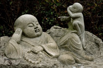 Patung-patung Zodiak di Kuil Budha