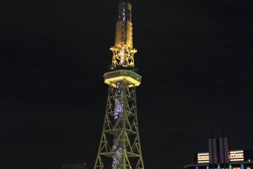 Vue sur la tour télé de Nagoya depuis Spaceship-Aqua