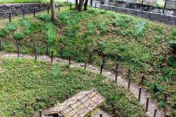 Maimaizu Well beside Seiyu is just a 3-minute walk from Hamura Station.