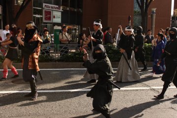 De nombreux costumes très réalistes