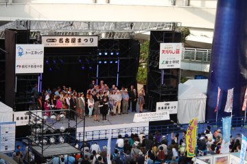 Cérémonie à Oasis 21 en l'honneur des villes jumelées avec Nagoya