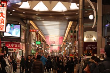 Une des rues de la zone commerciale d'Ōsu 