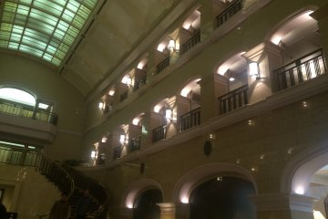 The open lobby gives the whole hotel a classy atmosphere.