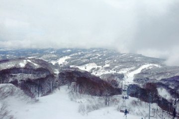 The view of the mountains on a cloudy day.