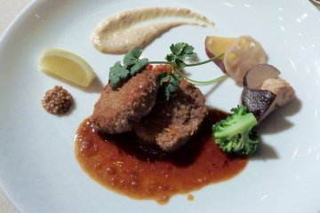 Akagi cattle are raised 'free-range' in mountain highlands and produce top quality beef. The Akagi beef dish was incredibly delicious and tender. 