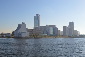 Gedung-gedung di pinggir Teluk Osaka