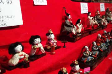 Maklum, sebagian besar boneka berasal dari wilayah Tohoku dan dari Jepang