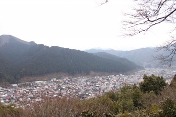 La vue sur la ville de Gujō Hachiman depuis le château. Si vous observez bien, la ville a une forme de poisson (difficile à voir depuis la photo)