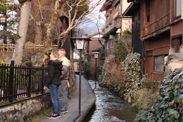 Vous trouverez de nombreux petits chemins calmes pour vous promener et profiter du son de l'eau et de la ville