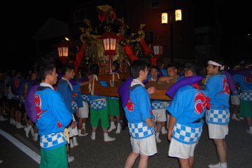 The teams get ready for the race to the taimatsu