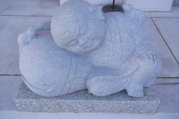 A sleepy little statue by the main hall