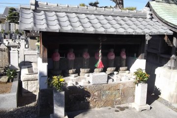 These statues like to stay in the shade