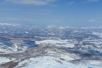 Pemandangan dari puncak Gunung Niseko Annupuri