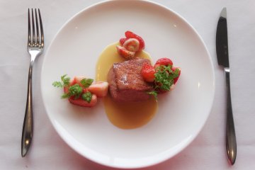 The hotel's special strawberry French toast at Meli' Meli'Anges French restaurant
