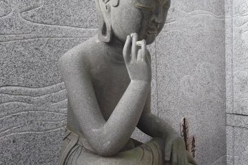 Close-up on the thoughtful statue