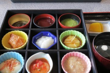Mochi ryori (local dish of rice balls covered with various toppings)