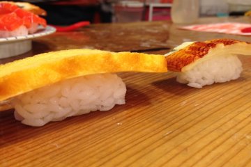 Collez le riz et le poisson ensemble