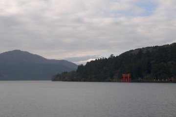 Look! The clouds began moving and Mount Fuji started appearing!