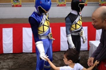 Romantic Mura is a festival venue. In this picture, the self-defense forces had a festival to show off their tanks and trucks; TV show characters came to entertain kids. A craft beer festival will be held in July 2016