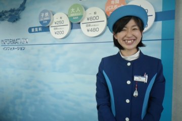 Children of preschool age and younger are free. Adults are ¥600 each. Purchase tickets from a vending machine at the front door. The buttons are also in English and the reception staff can assist you. I got an aquarium guide in English from reception