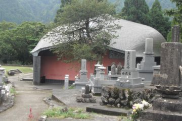 <p>This buiding is built on the site of the Ubado meditation hall. It is far as women could go into the mountains here during the Edo period. Today this building is a cinema of sorts where you can watch lovely films of Tateyams's natural beauty and wo
