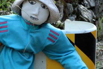 Another friendly Kaminada face greets drivers as the road narrows.