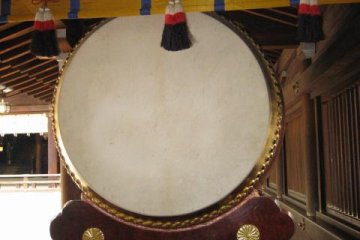 <p>Big drum at the shrine</p>