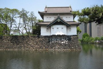 Great picture of building on grounds