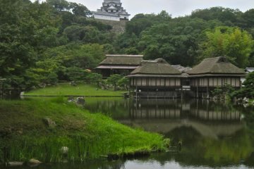 La tour du château depuis le jardin Genkyu-en