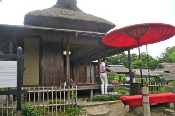 La maison de thé Hoshodai dans le jardin Genkyu-en