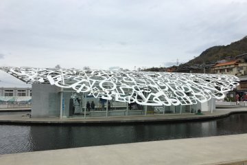 Ogijima's Soul by Jaume Plensa is the first thing you see when you disembark from the ferry and quite a modern contrast to the traditional houses of the town behind it. It also houses the festival information and shop counters.
