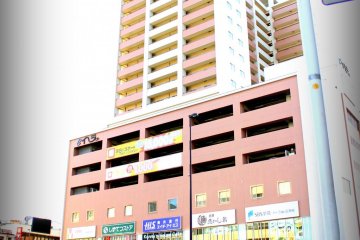 Passing by a mall by the station as we continued our way to Nakamise...