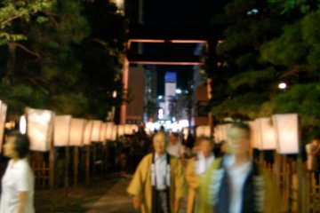 The crowd enjoying the lanterns and beautiful night