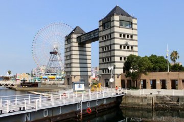 A Walk around Sakuragicho Station