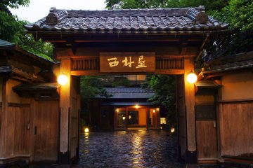 The main entrance gate of Nishimuraya Honkan