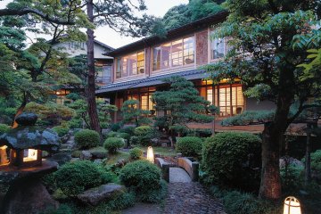 The central garden of Nishimuraya Honkan