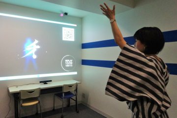 Yoka Satake demonstrates Air Shodo