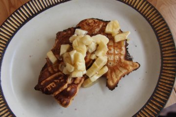 Cat and fish-shaped waffles at MiseLMA