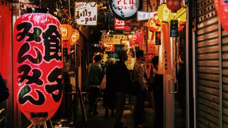Lanterns and shop lights at Harmonica Alley