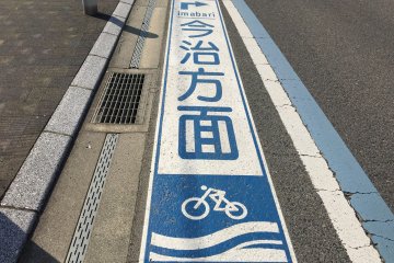 Suivre la route recommandée est facile, il suffit de suivre la ligne bleu