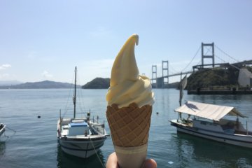 On se prépare pour le dernier et plus long pont avec une glace à saveur de mikan (mandarine). De nombreux arrêts sont disponibles sur la route