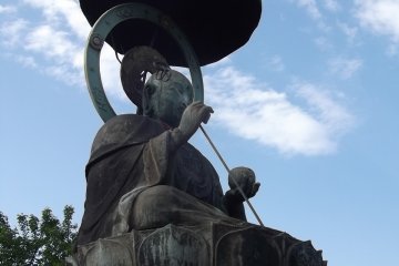 This statue is lording it over the rest
