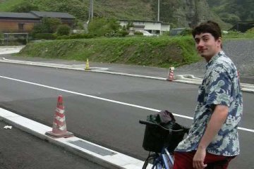 Here's my friend in front of a square peak. Ohya is a lovely to cycle around when the weather allows for it. Bicycles can be rented from Utsunomiya Station for Y100/day