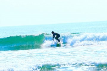 A friendly community with dozens of surfers coming out each day