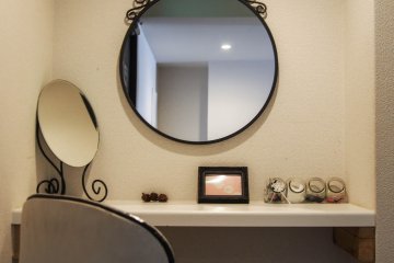 Plenty of mirror space in the female dorms.