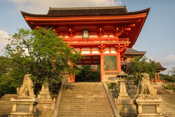 Niōmon at Kiyomizu-dera