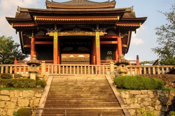 Saimon at Kiyomizu-dera