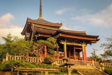 Saimon (west gate) at Kiyomizu-dera