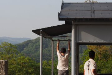 Many locals run up the path and practice fitness at the viewing point.