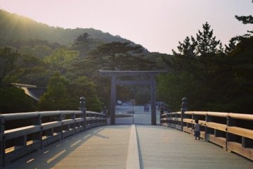 Bagian dalam kuil Ise-Jingu